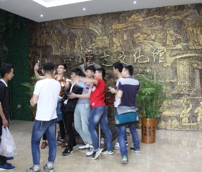 南昌建筑工程技工學(xué)校師生在仙客來(lái)學(xué)習(xí)“雙創(chuàng)”經(jīng)驗(yàn)、分享“雙創(chuàng)”精神