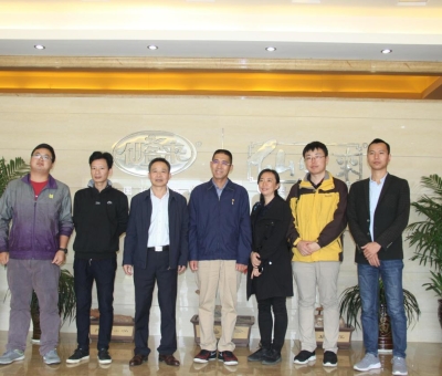 中國(guó)食用菌協(xié)會(huì)副會(huì)長(zhǎng)何方明一行蒞臨仙客來考察調(diào)研