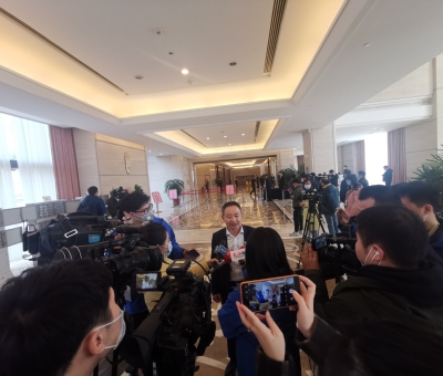 努力推進(jìn)綠色有機(jī)農(nóng)產(chǎn)品、中醫(yī)藥、文化和旅游等產(chǎn)業(yè)重要基地建設(shè) 江西仙客來董事長潘新華參加省十三屆人大五次會議積極建言獻(xiàn)策