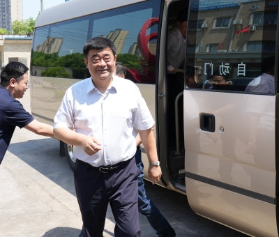 占勇主席到仙客來有機靈芝全產業(yè)鏈可視工廠走訪調研