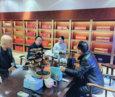 廬山市委常委、副市長袁勇春節(jié)期間赴仙客來招商